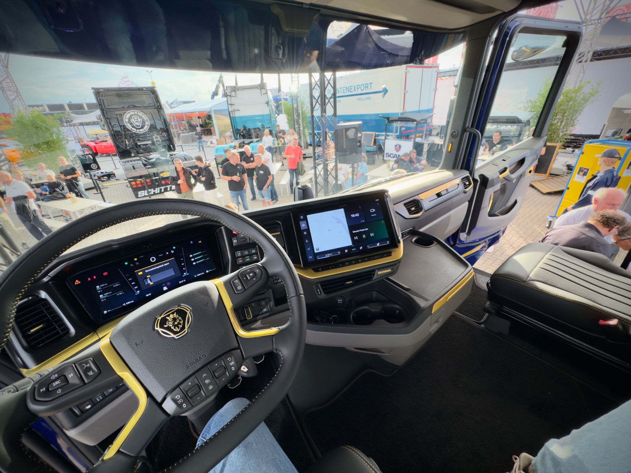 Cool Guys Customs verzorgde de upgrade van het interieur.